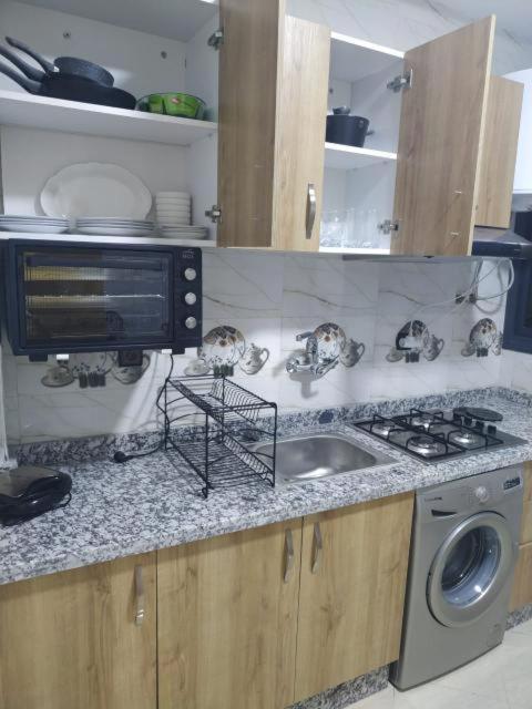 Appartement à alliance mehdia 2 juste pour couple marié on n'accepte pas les voyageurs célibataires ou les groupes d amis Kenitra Esterno foto